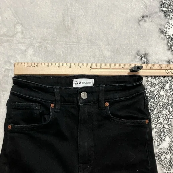 Zara Jeans Womens Size 4 Black Skinny Leg Mid Rise Denim Minimalist Stretch - Picture 2 of 9